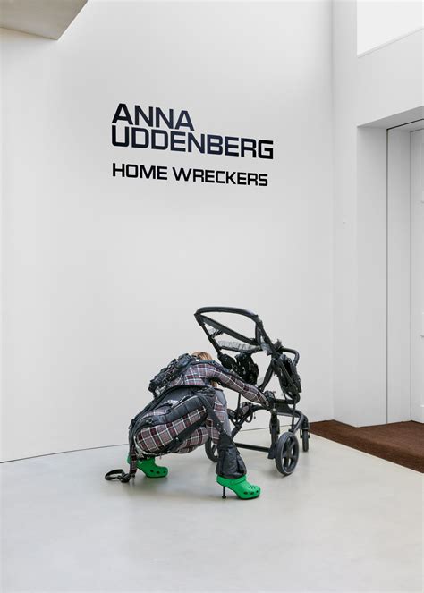 selfie anna uddenberg|Anna Uddenberg’s ‘Home Wreckers’ Explores Desire。